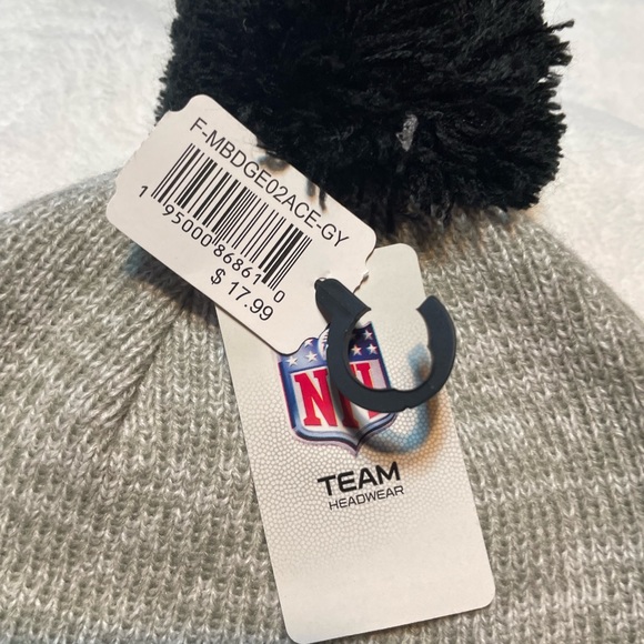 Atlanta Falcons Adult Beanie With Pom - Picture 4 of 7